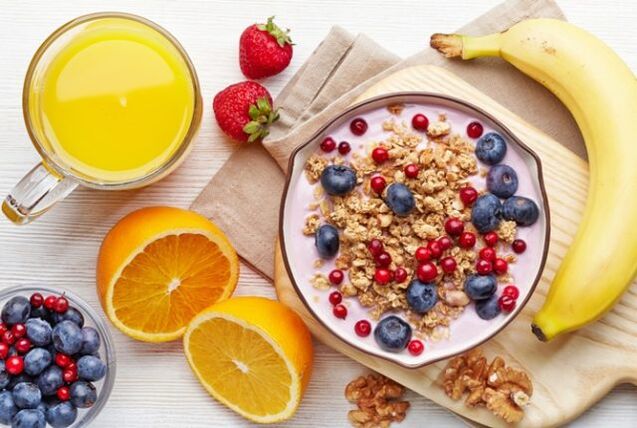 Eine ausgewogene Ernährung hilft Ihnen, Ihr Gewicht zu regulieren und die Belastung Ihrer Gelenke durch Arthrose zu reduzieren.